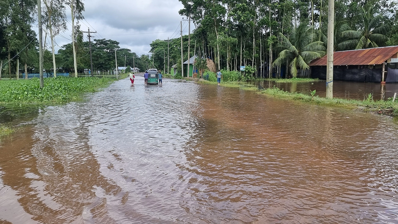 নোয়াখালীতে বন্যা পরিস্থিতির অবনতি। ছবি : কালবেলা