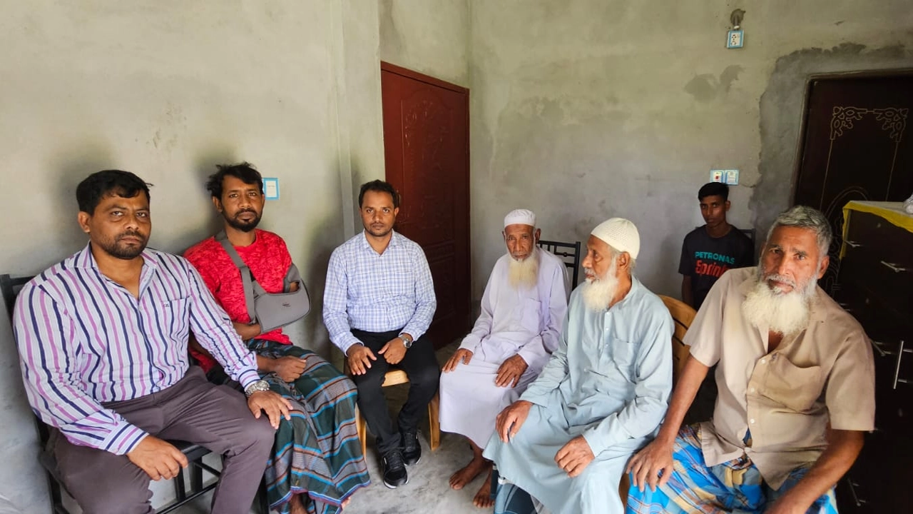 আন্দোলনে আহত শিক্ষার্থীদের পরিবারের পাশে জিয়া ফাউন্ডেশন। ছবি : কালবেলা
