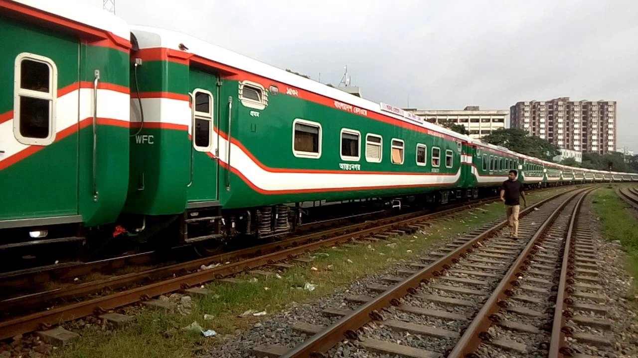 পারাবত এক্সপ্রেস ট্রেন। ছবি : সংগৃহীত