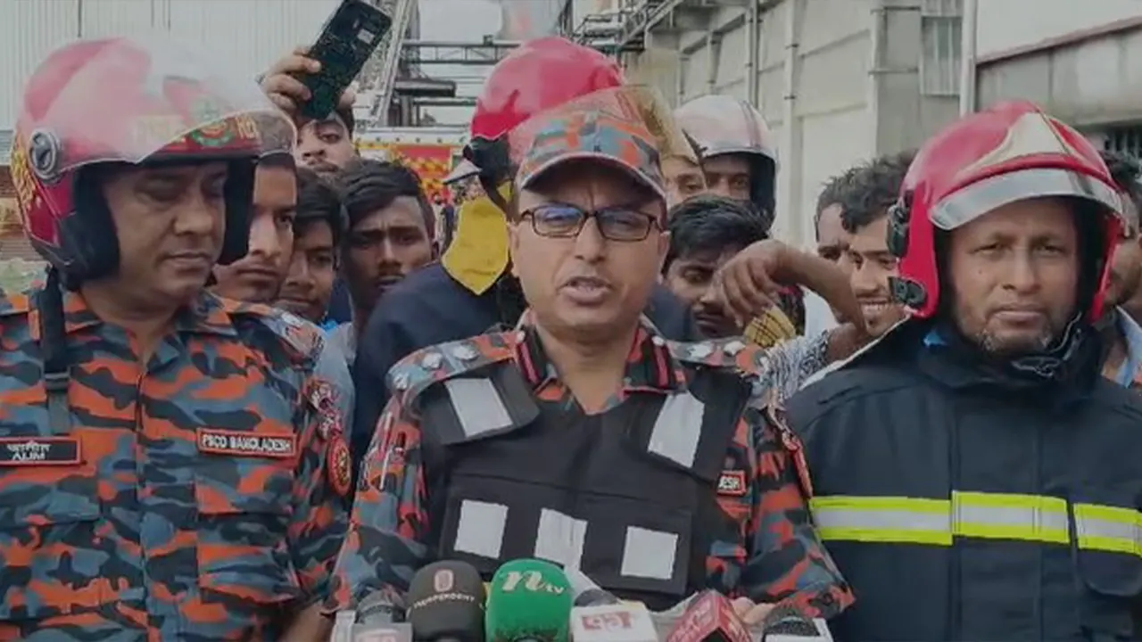 ফায়ার সার্ভিস ও সিভিল ডিফেন্সের (প্রশিক্ষণ, পরিকল্পনা ও উন্নয়ন) লে. কর্নেল মো. রেজাউল করিম।