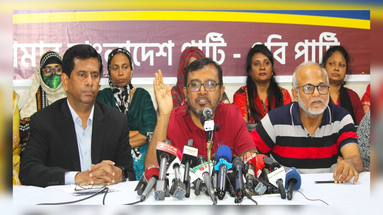 এবি পার্টির কেন্দ্রীয় কার্যালয়ে আয়োজিত এক সংবাদ সম্মেলনে কথা বলেন দলের সদস্যসচিব মজিবুর রহমান মঞ্জু। ছবি : কালবেলা