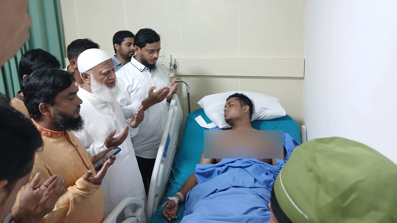 আহত হাসনাতকে দেখতে ঢামেকে জামায়াত নেতারা। ছবি : কালবেলা