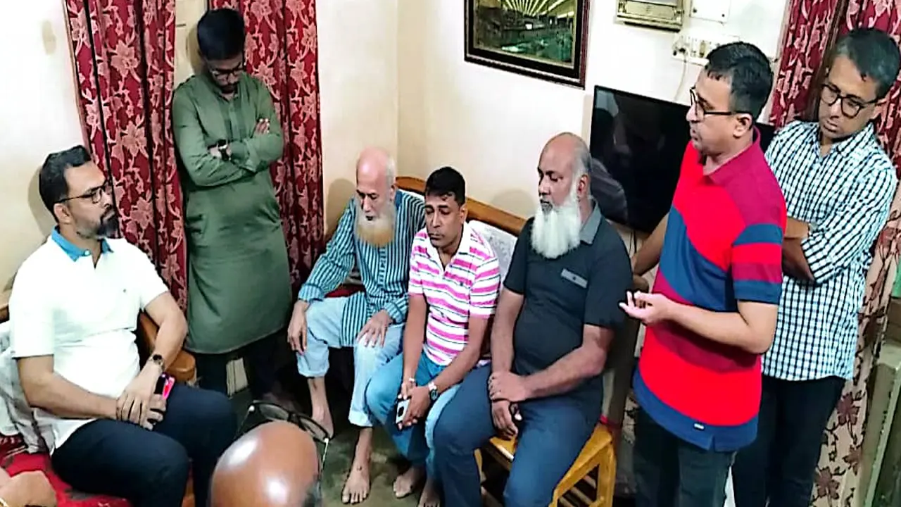 পল্লবীতে নিহত শিক্ষার্থীর বাসায় বিএনপি নেতারা। ছবি : কালবেলা