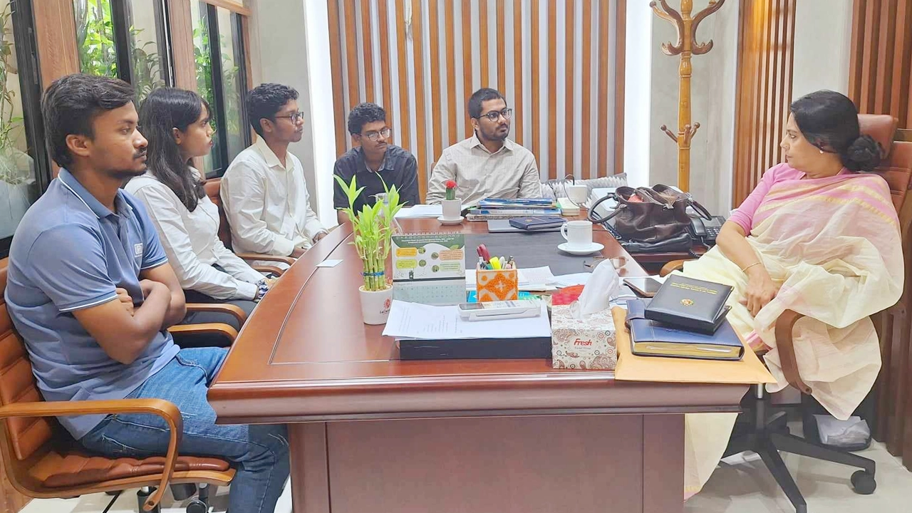 বিভিন্ন পরিবেশবাদী সংস্থার সঙ্গে বৈঠক করেন পরিবেশ, বন ও জলবায়ু পরিবর্তন উপদেষ্টা সৈয়দা রিজওয়ানা হাসান। ছবি : সংগৃহীত