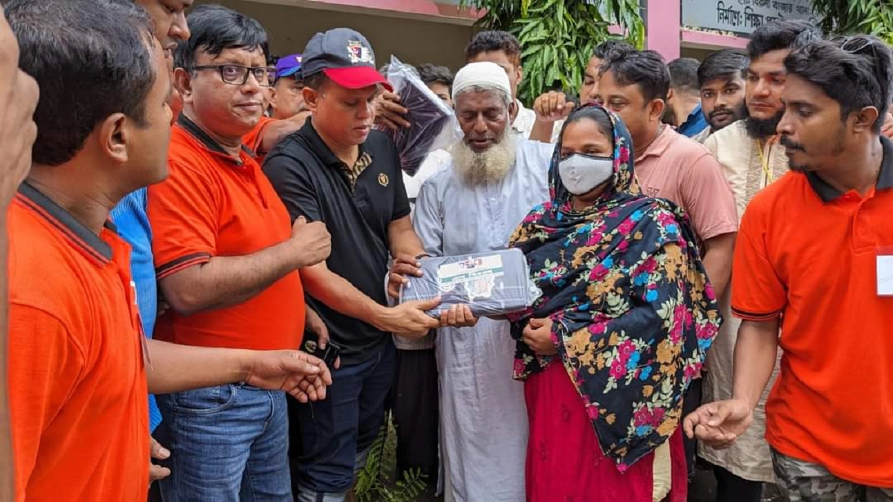 ফেনীতে বন্যাদুর্গতদের পাশে ‘আমরা বিএনপি পরিবার’। ছবি : কালবেলা
