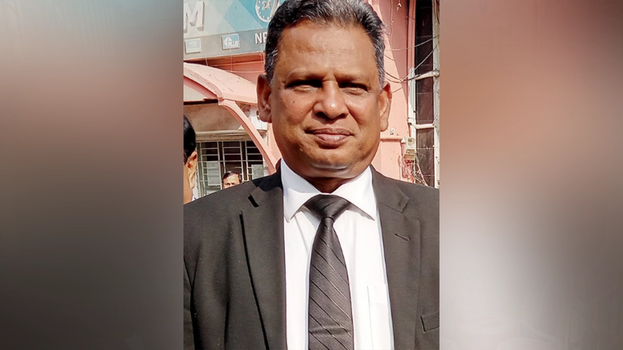 নির্যাতনের শিকার বরিশাল জেলা আইনজীবী সমিতির সাধারণ সম্পাদক অ্যাডভোকেট খান মোহাম্মদ মোর্শেদ। ছবি : কালবেলা