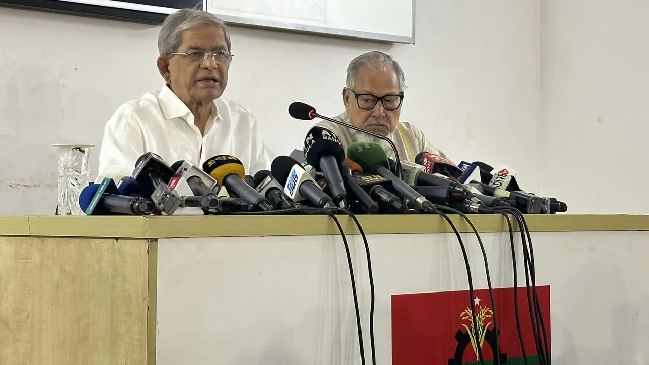 বুধবার দুপুরে রাজধানীর গুলশানে বিএনপি চেয়ারপারসনের কার্যালয়ে অনুষ্ঠিত সংবাদ সম্মেলনে কথা বলেন মির্জা ফখরুল। ছবি : কালবেলা