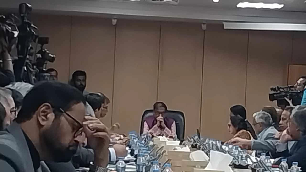 বাংলাদেশ ব্যাংক প্রধান কার্যালয়ে অনুষ্ঠিত কৃষি নীতি সভা। ছবি : কালবেলা