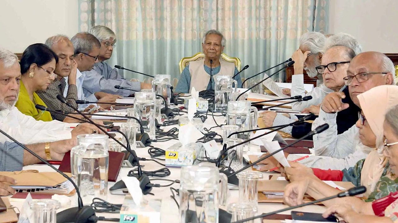 রাষ্ট্রীয় অতিথি ভবন যমুনায় উপদেষ্টা পরিষদের সভায় সভাপতিত্ব করেন প্রধান উপদেষ্টা ড. মুহাম্মদ ইউনূস। ছবি : সংগৃহীত