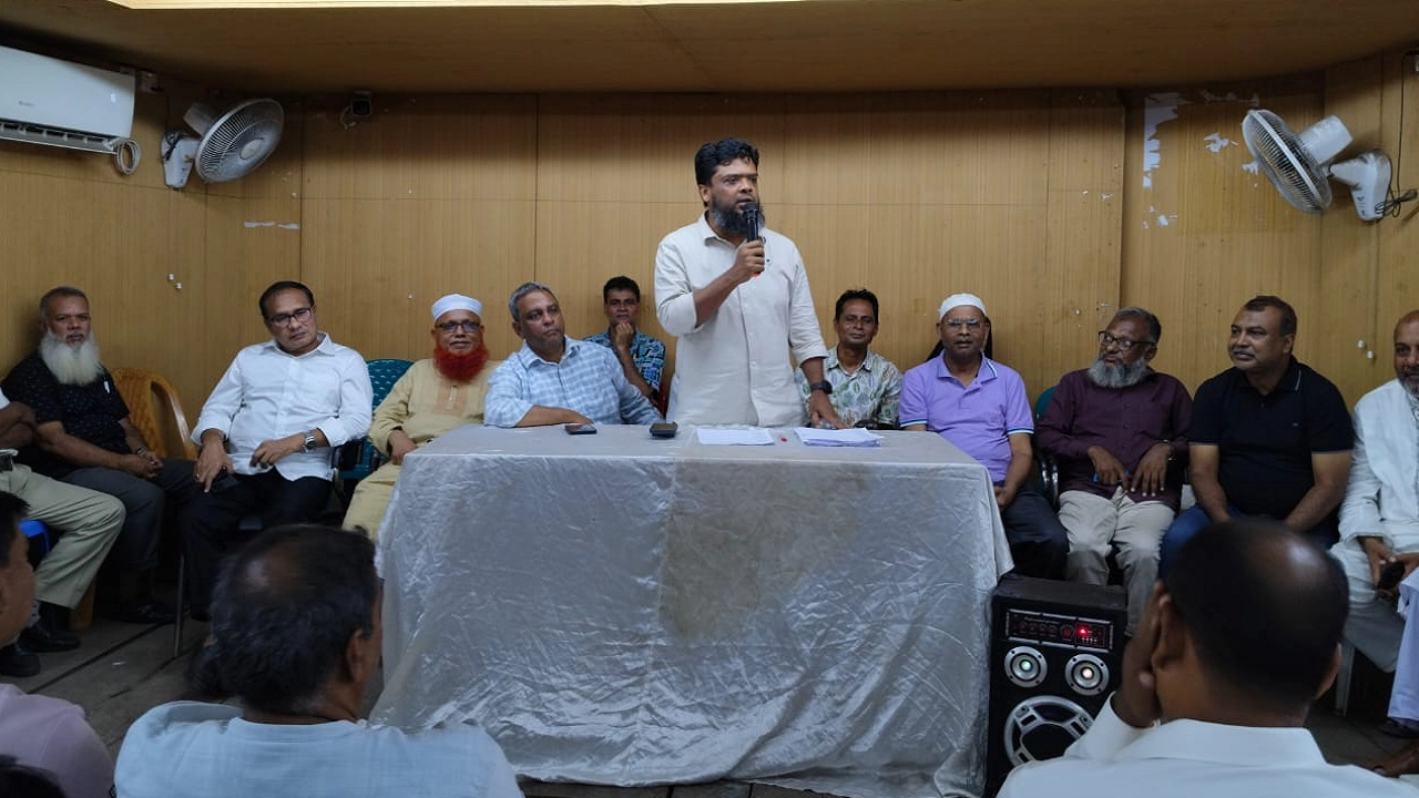 নয়াপল্টনস্থ ভাসানী মিলনায়তনে ঢাকা মহানগর দক্ষিণ বিএনপির এক প্রস্তুতি সভায় সভাপতি হিসেবে বক্তব্য দেন তানভীর আহমেদ রবিন। ছবি : কালবেলা