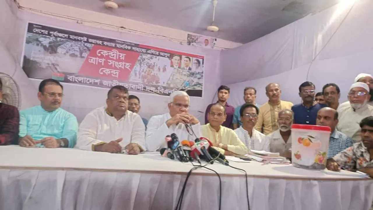 নয়াপল্টনে বিএনপির কেন্দ্রীয় কার্যালয়ে সংবাদ সম্মেলনে বক্তব্য রাখছেন অধ্যাপক ডা. এজেডএম জাহিদ হোসেন। ছবি: কালবেলা