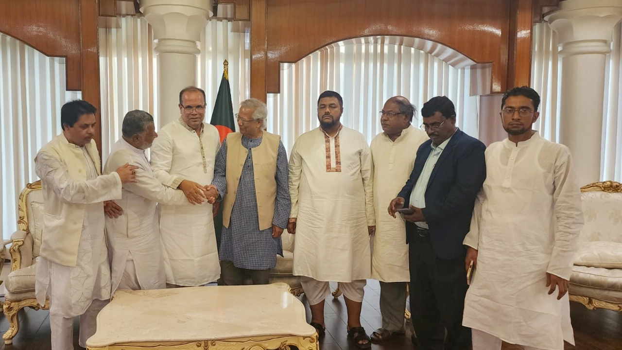 ড. ইউনূসের সঙ্গে মতবিনিময় করেছেন জাতীয়তাবাদী সমমনা জোটের নেতারা। ছবি : সংগৃহীত