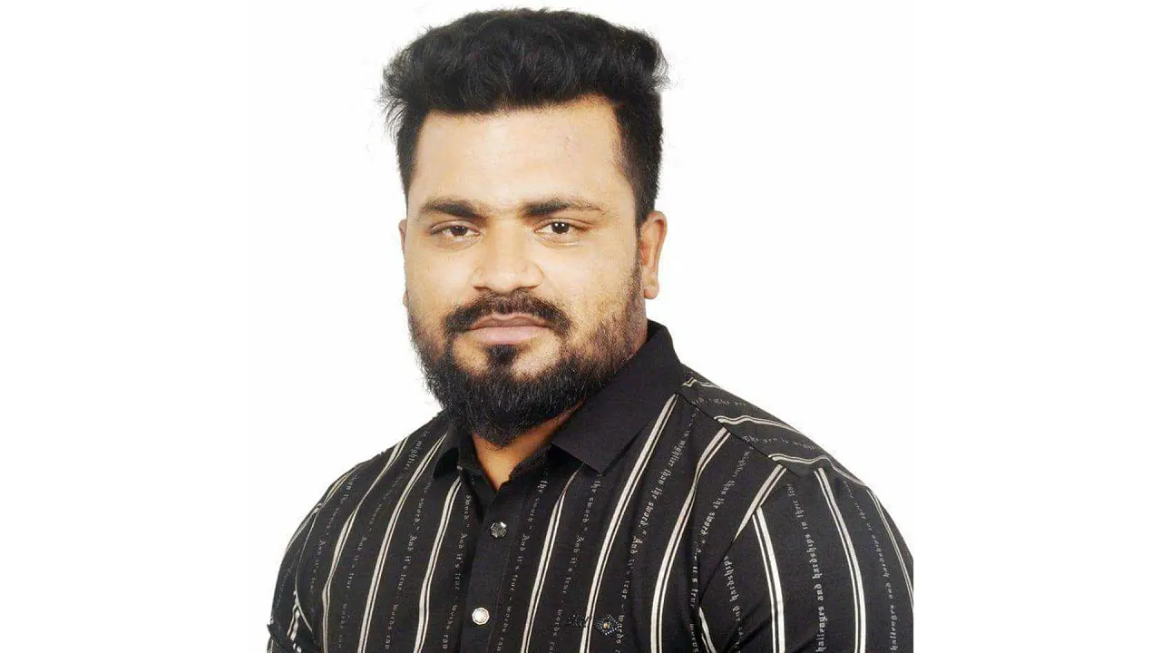 জেলা মৎস্যজীবী লীগের কার্যকরী সদস্য লিজন মোল্লা। ছবি : সংগৃহীত 