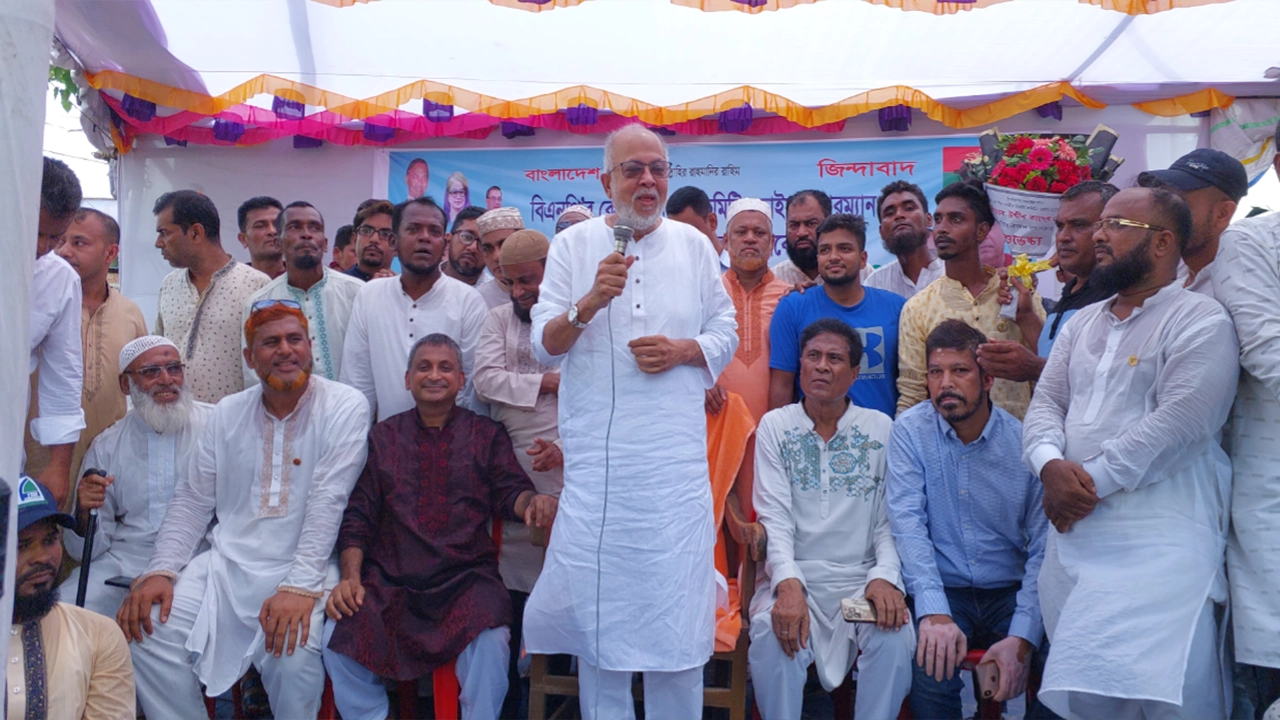 ফটিকছড়িতে গণসংবর্ধনায় বক্তব্য দেন বিএনপির ভাইস চেয়ারম্যান গিয়াস উদ্দিন কাদের চৌধুরী। ছবি : কালবেলা