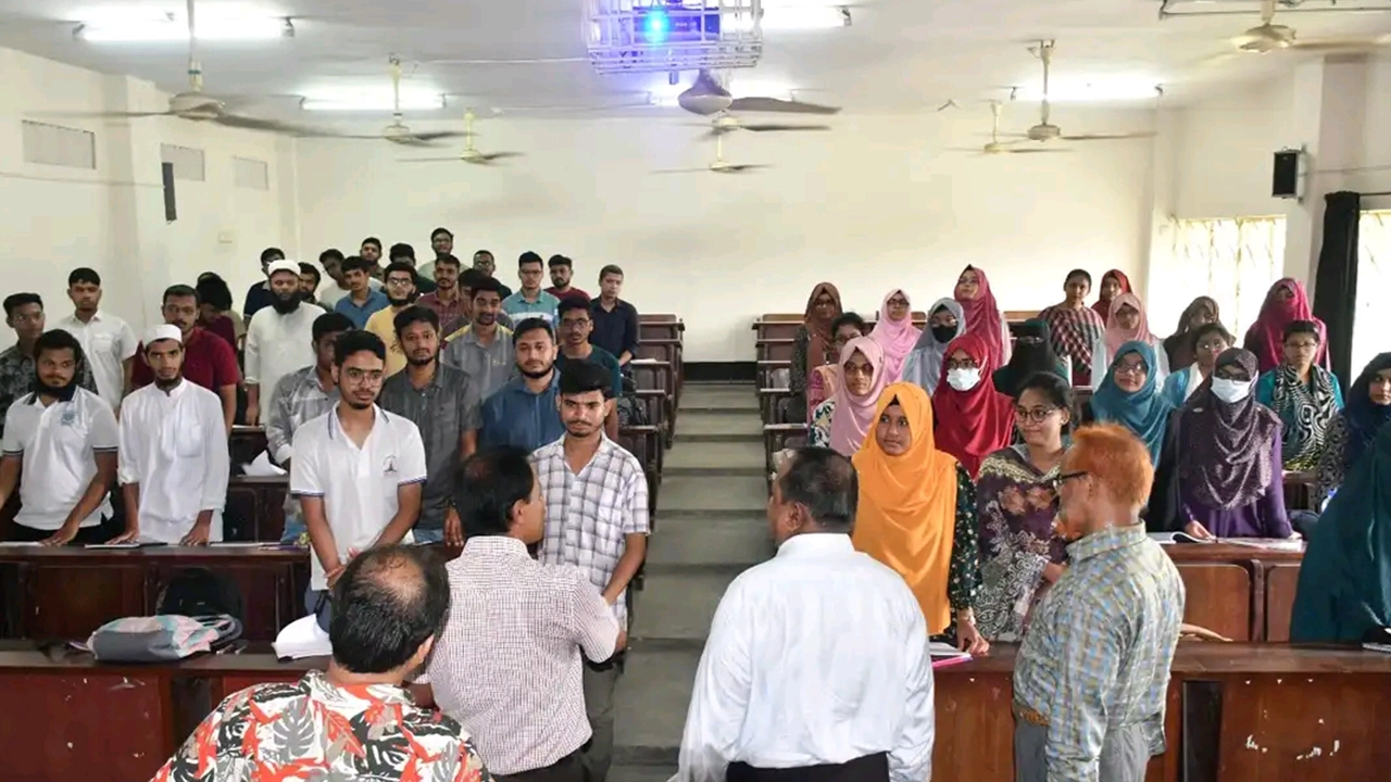 দীর্ঘ ২ মাস পর বাংলাদেশ কৃষি বিশ্ববিদ্যালয়ে ক্লাস শুরু। ছবি : কালবেলা