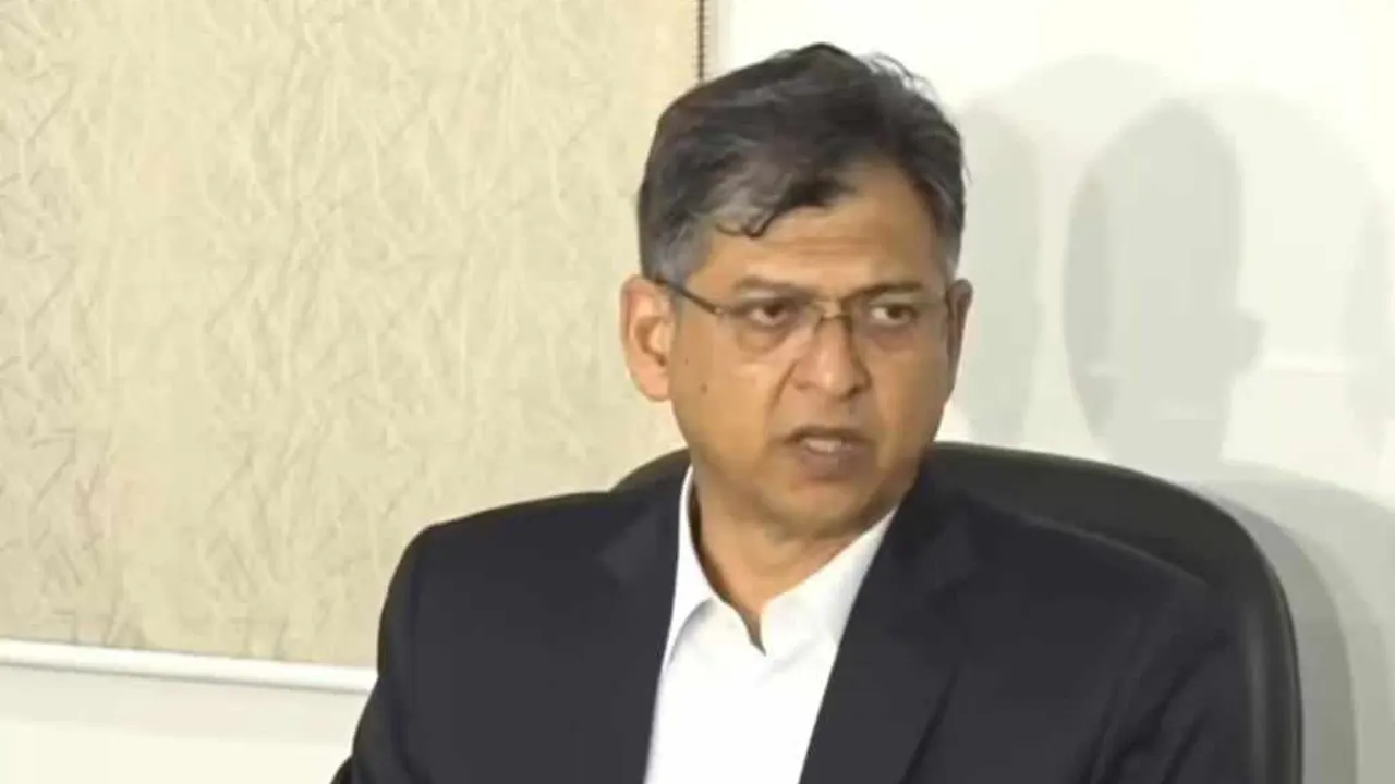 সংবাদ সম্মেলনে কথা বলেন সালাহউদ্দিন আহমেদ। ছবি : সংগৃহীত
