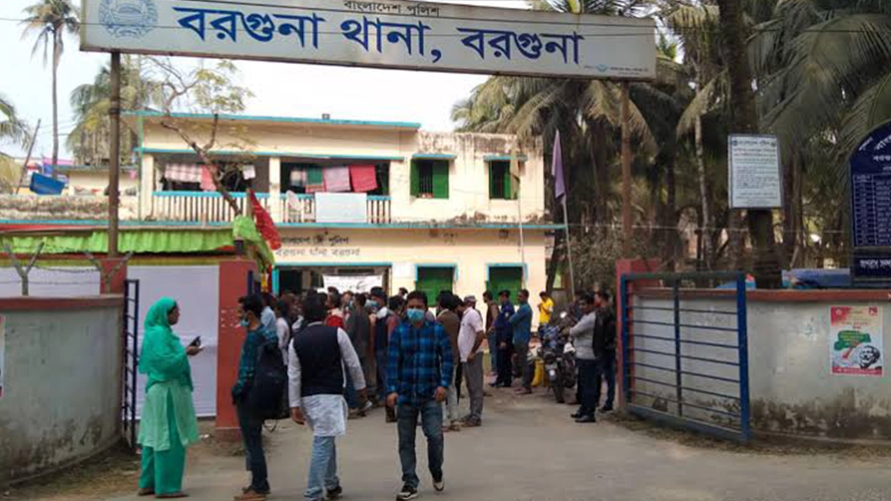 বরগুনা থানা ফটক। ছবি : কালবেলা