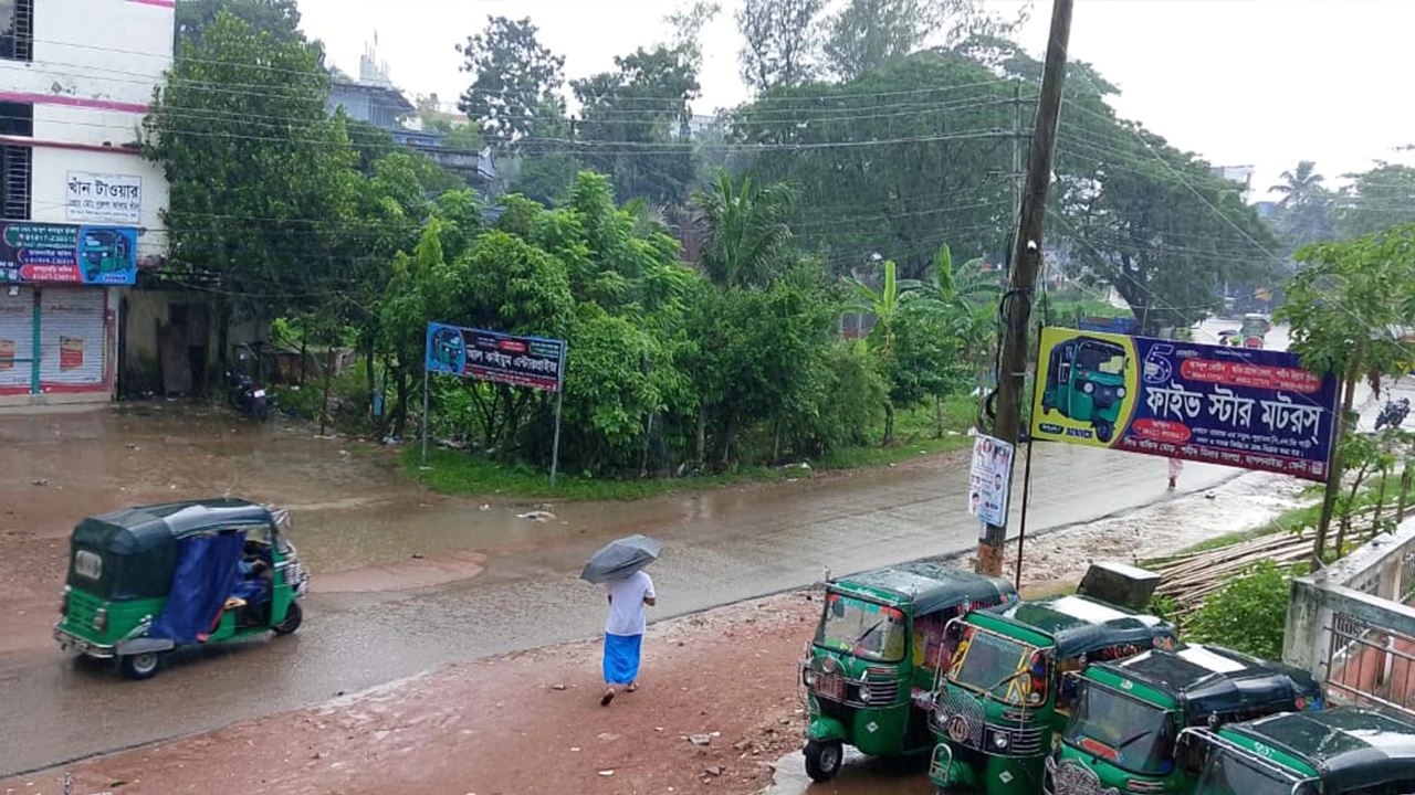 ফেনীতে বৃষ্টি নতুন করে আতঙ্ক ছড়ায়