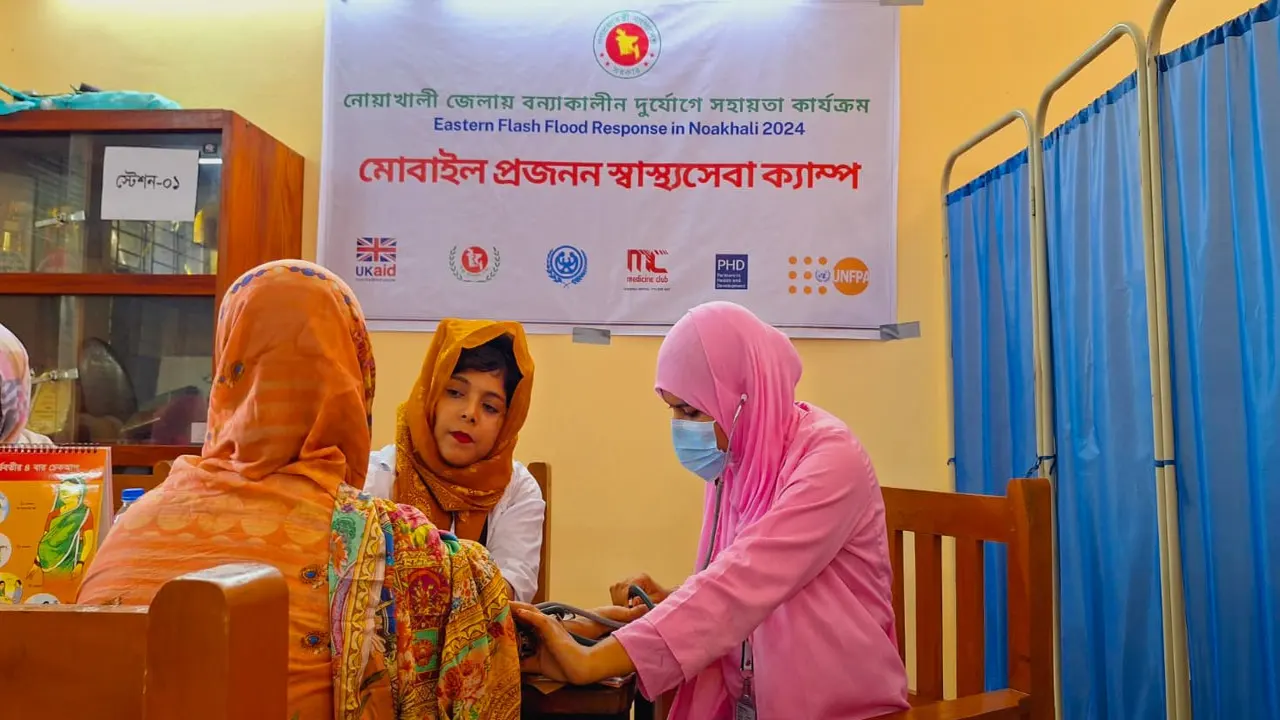 ইউএনএফপির স্বাস্থ্যসেবা ক্যাম্প। ছবি : সংগৃহীত