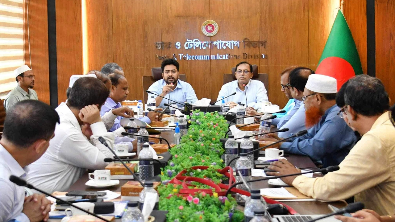 ডাক ও টেলিযোগাযোগ বিভাগের ২০২৪-২৫ অর্থবছরের এডিপি পর্যালোচনা সভায় প্রধান অতিথি হিসেবে উপস্থিত ছিলেন উপদেষ্টা মো. নাহিদ ইসলাম। ছবি : কালবেলা