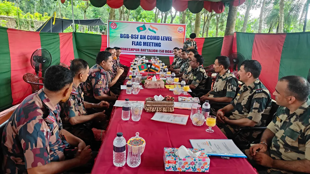 চুয়াডাঙ্গার জীবননগর সীমান্তে বিজিবি-বিএসএফের পতাকা বৈঠক অনুষ্ঠিত হয়। ছবি : সৌজন্য