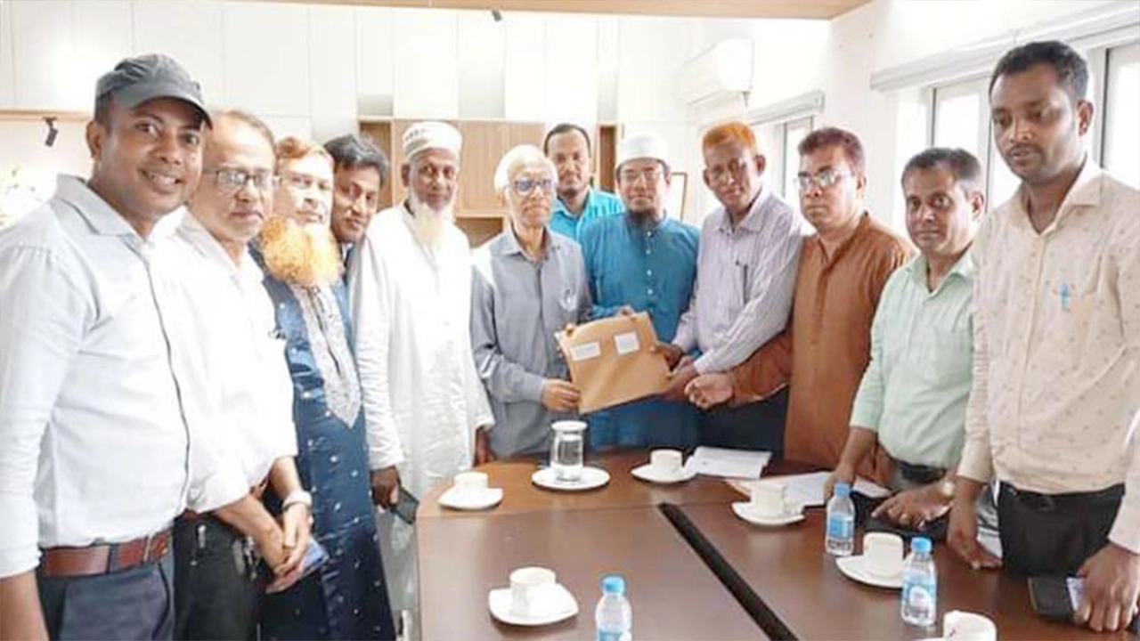 শিক্ষা উপদেষ্টার সঙ্গে বৈঠক করছেন এমপিভুক্ত শিক্ষা জাতীয়করণপ্রত্যাশী জোটের নেতারা। ছবি : সংগৃহীত