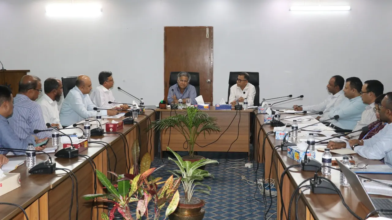 মতবিনিময় সভায় নৌপরিবহন মন্ত্রণালয়ের উপদেষ্টা ব্রিগেডিয়ার জেনারেল (অব.) এম সাখাওয়াত হোসেন। ছবি : কালবেলা