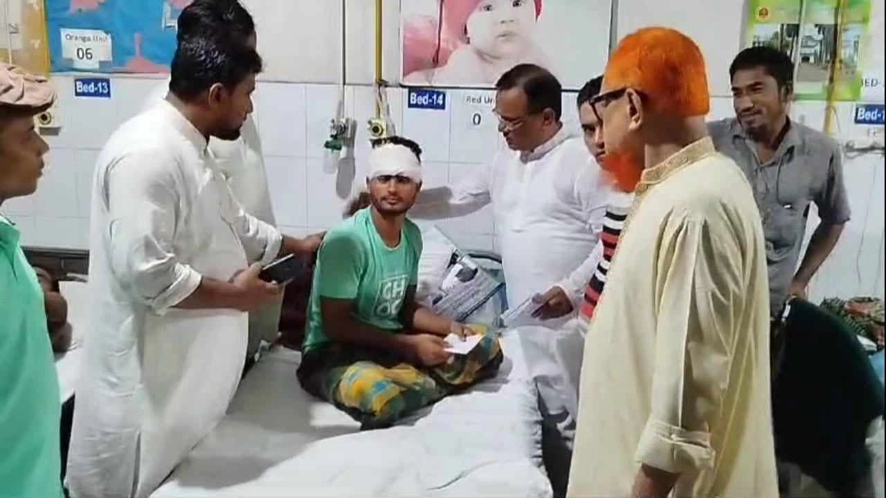 ছাত্র আন্দোলনে আহতদের আর্থিক সহযোগিতা এলডিপির। ছবি : কালবেলা
