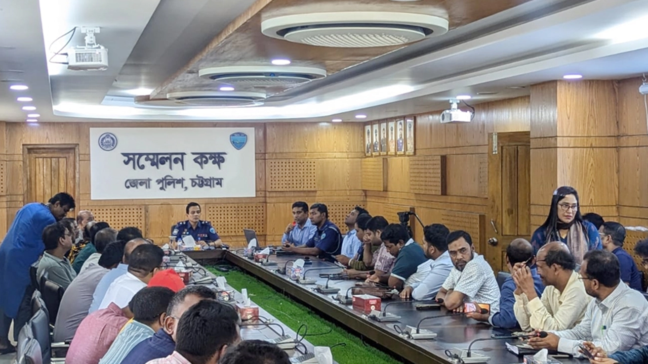 চট্টগ্রামের পুলিশ সুপারের মতবিনিময় সভা। ছবি : কালবেলা