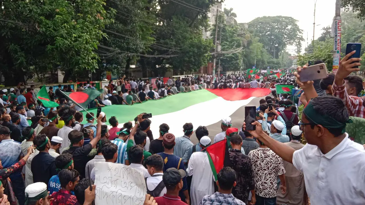 ‘শহীদী মার্চে’ ছাত্র-জনতা। ছবি : কালবেলা