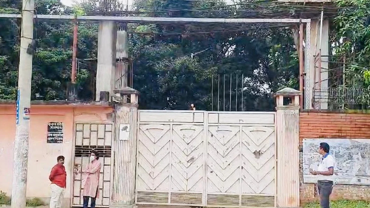 ময়মনসিংহের ভালুকায় এল এসকোয়্যার লিমিটেড কারখানার ফটক। ছবি : সংগৃহীত