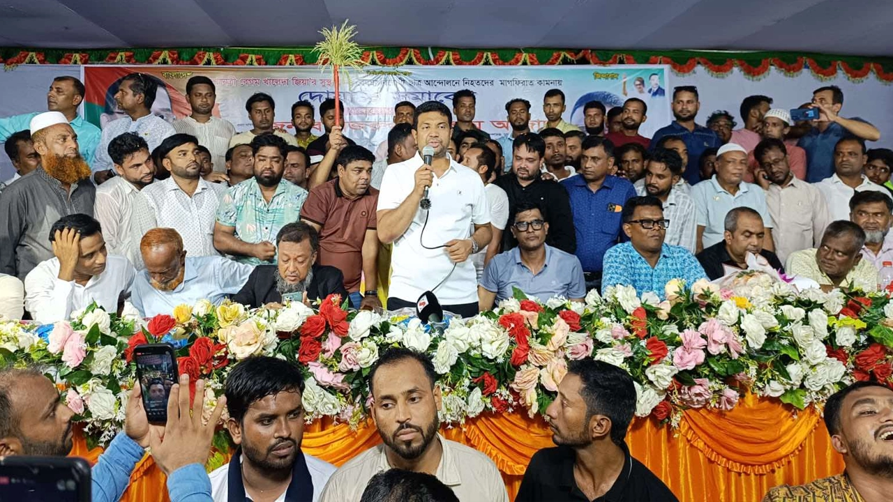 বক্তব্য রাখছেন নজরুল ইসলাম আজাদ। ছবি : সংগৃহীত