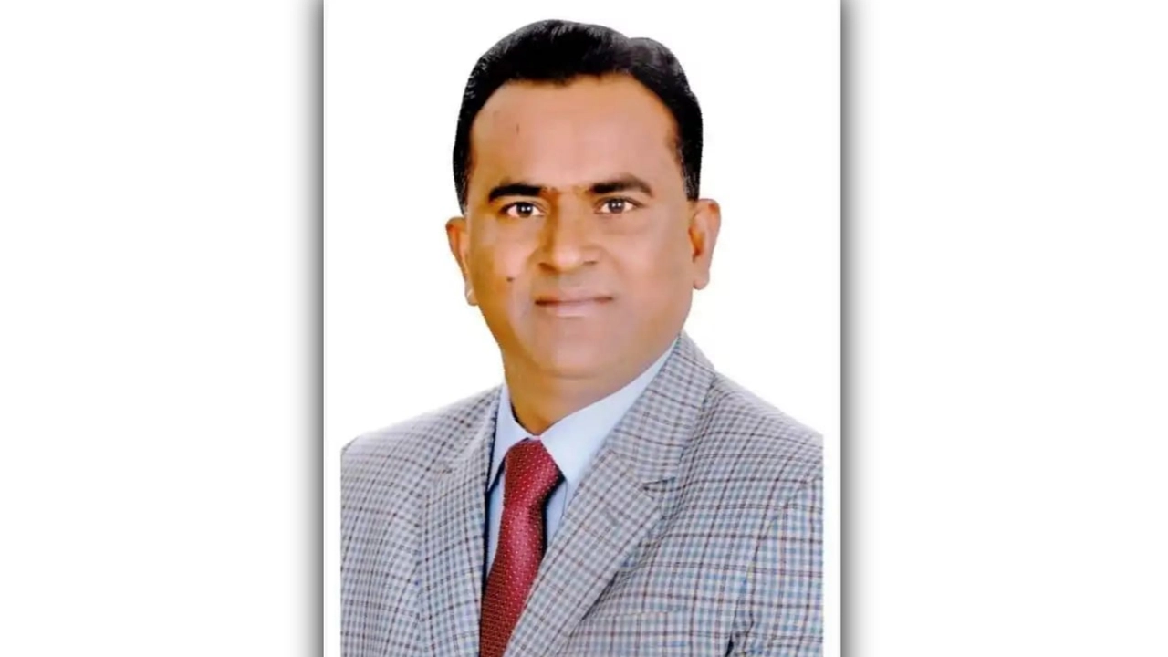 শরীয়তপুরের জাজিরা উপজেলার সেনেরচর ইউনিয়ন পরিষদের চেয়ারম্যান জালাল জমাদার। ছবি : কালবেলা
