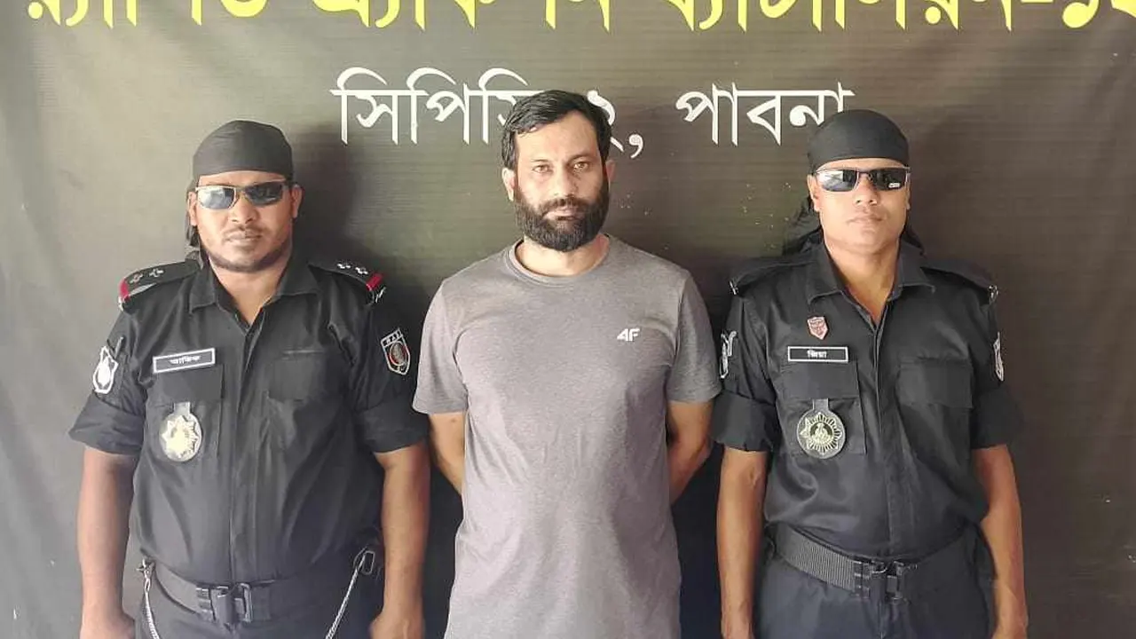 গ্রেপ্তার সাবেক ভূমিমন্ত্রীর ছেলে শিরহান শরিফ তমাল। ছবি : সংগৃহীত