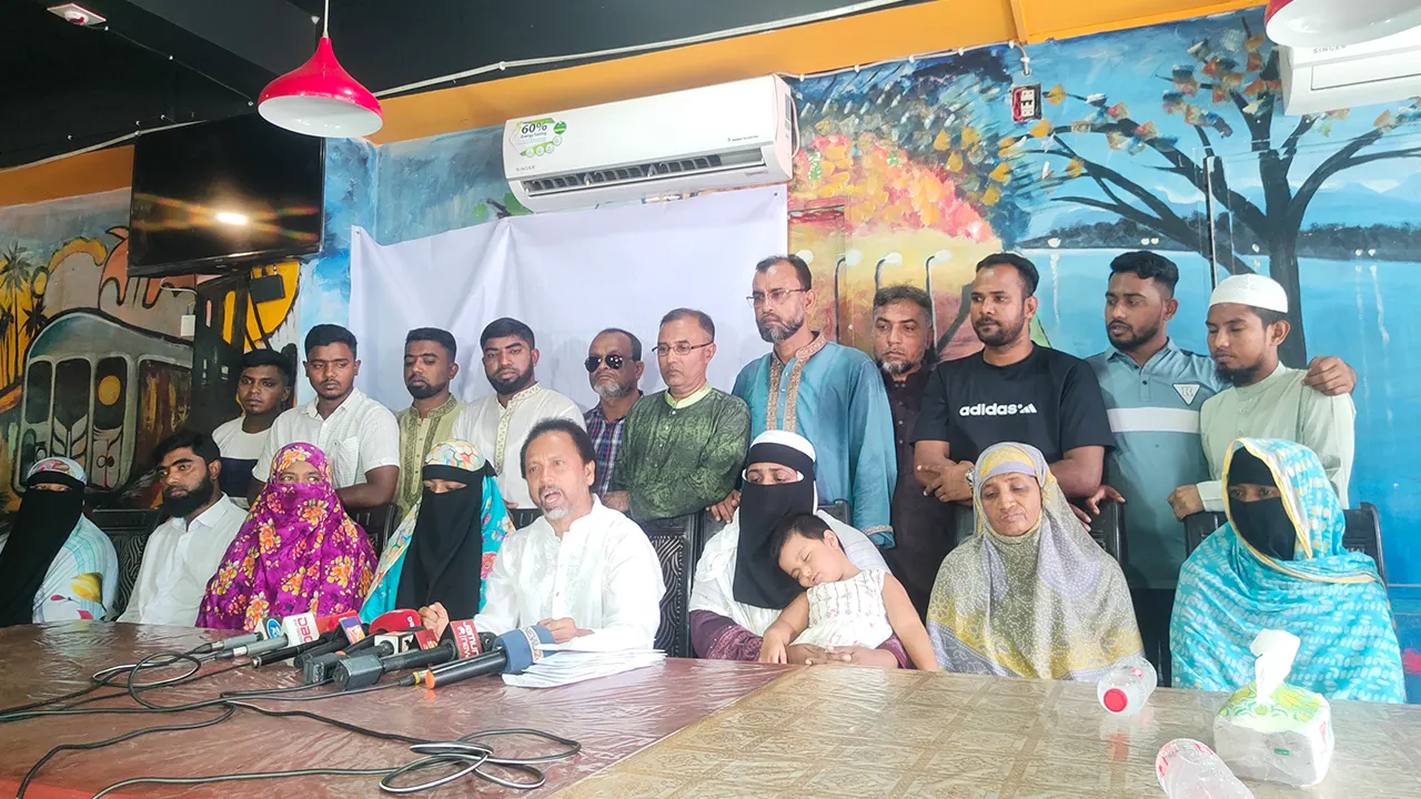 সিরাজগঞ্জে ১০ শহীদ পরিবারের সদস্যদের সঙ্গে মতবিনিময় সভায় সাইদুর রহমান বাচ্চু। ছবি : কালবেলা