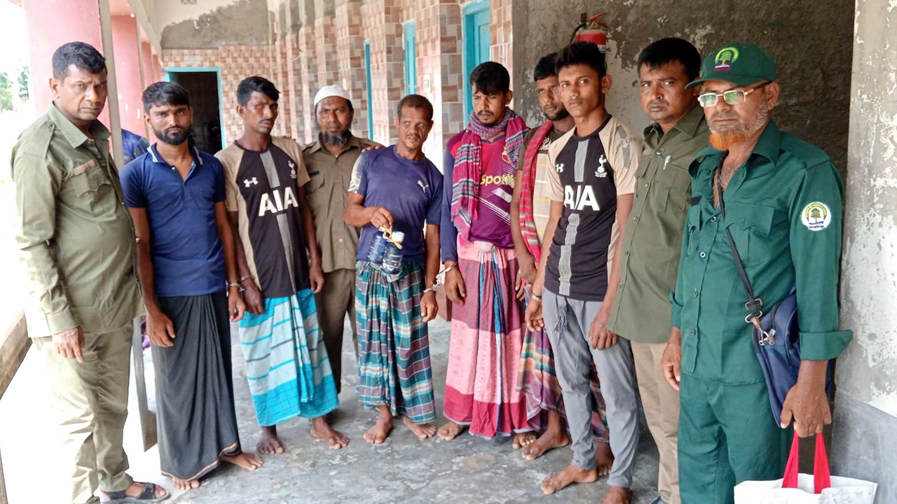 গ্রেপ্তার আসামিরা। ছবি : কালবেলা