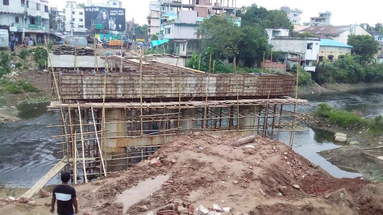 বগুড়ার নির্মাণাধীন ফতেহ আলী সেতু