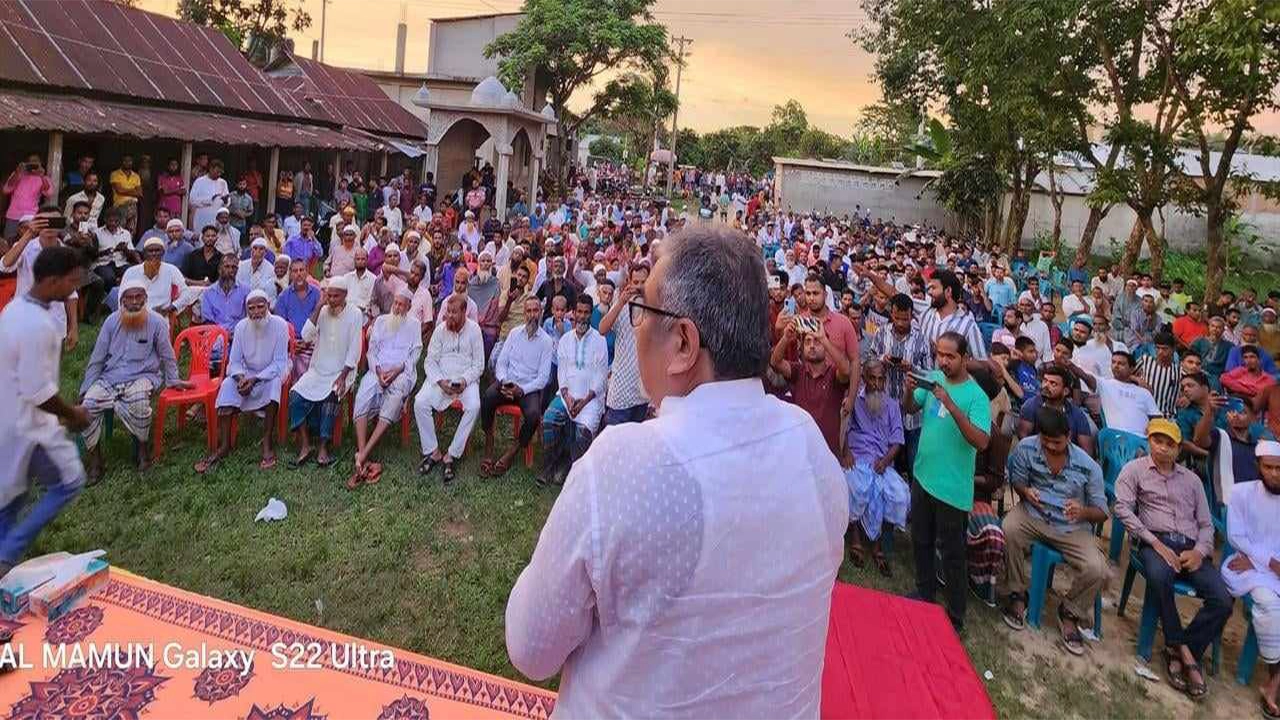 সমাবেশে বক্তব্য রাখছেন বিএনপির যুগ্ম মহাসচিব সৈয়দ এমরান সালেহ প্রিন্স। ছবি : কালবেলা