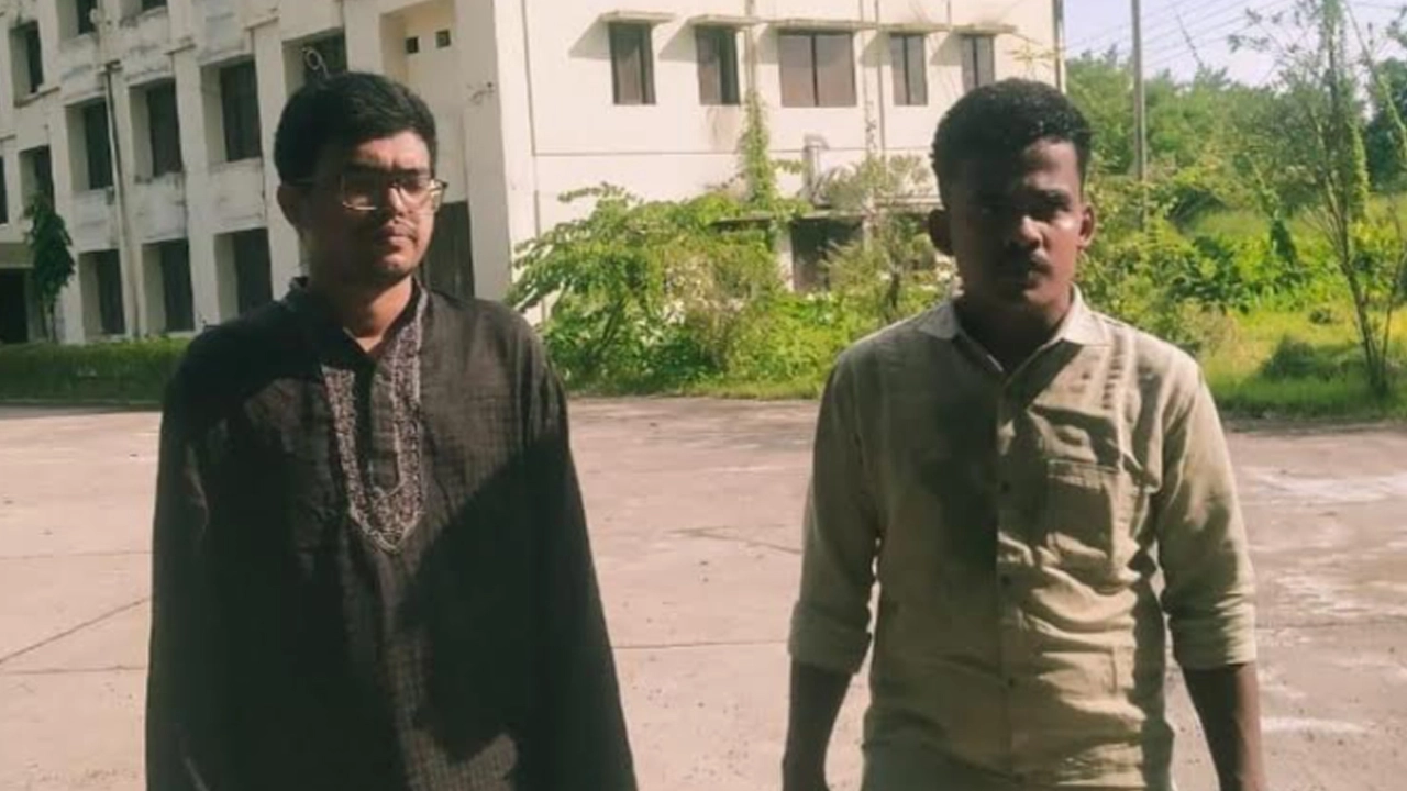 ছাত্রলীগ নেতা রেদোয়ান বিন আজাদ এবং তৌহিদ মাহমুদ তীর্থ। ছবি : সংগৃহীত