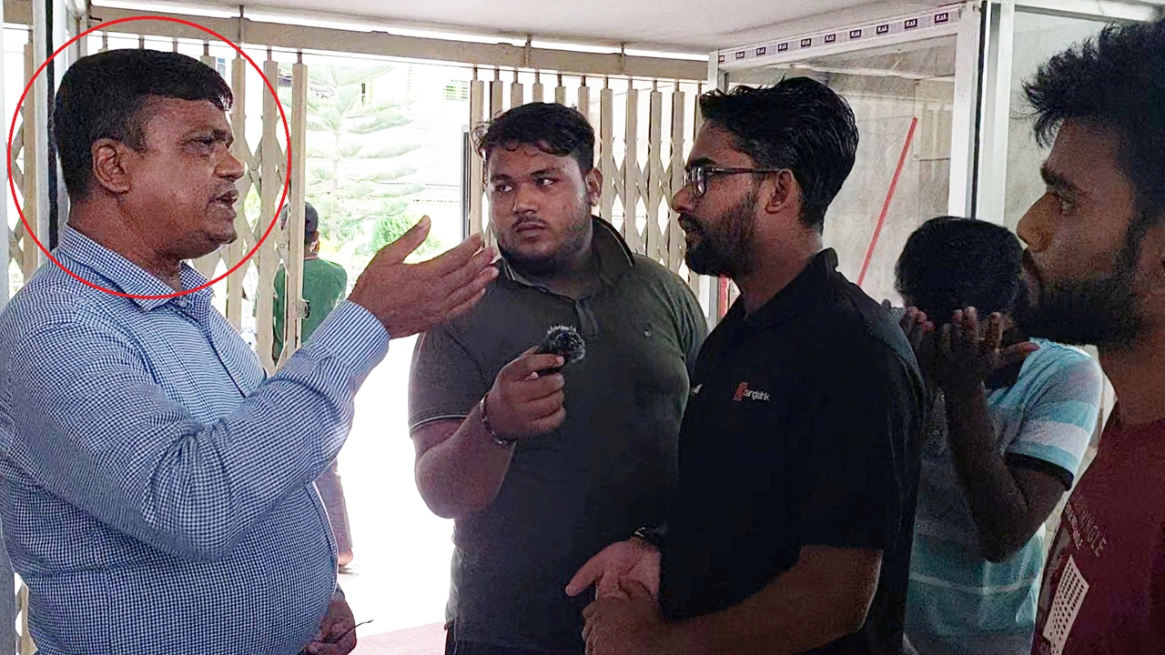 সাতক্ষীরা পাসপোর্ট অফিসের সহকারী পরিচালক উত্তম কুমার। ছবি : কালবেলা