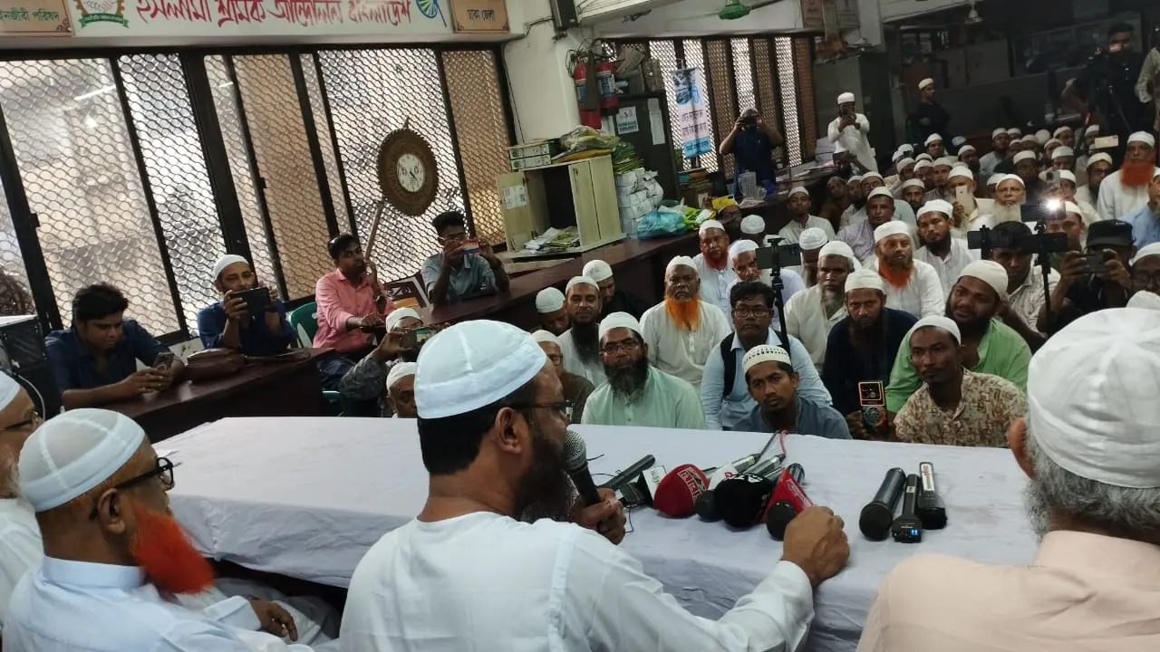 কেন্দ্রীয় কার্যালয়ে বক্তব্য দিচ্ছেন সৈয়দ মুহাম্মদ ফয়জুল করিম। ছবি : কালবেলা