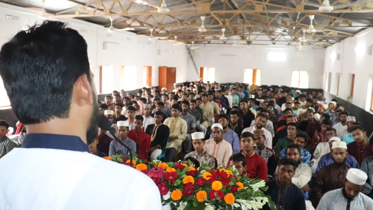 সাতক্ষীরা জেলা ইসলামী ছাত্রশিবিরের সমাবেশে উপস্থিত নেতাকর্মীরা। ছবি : কালবেলা