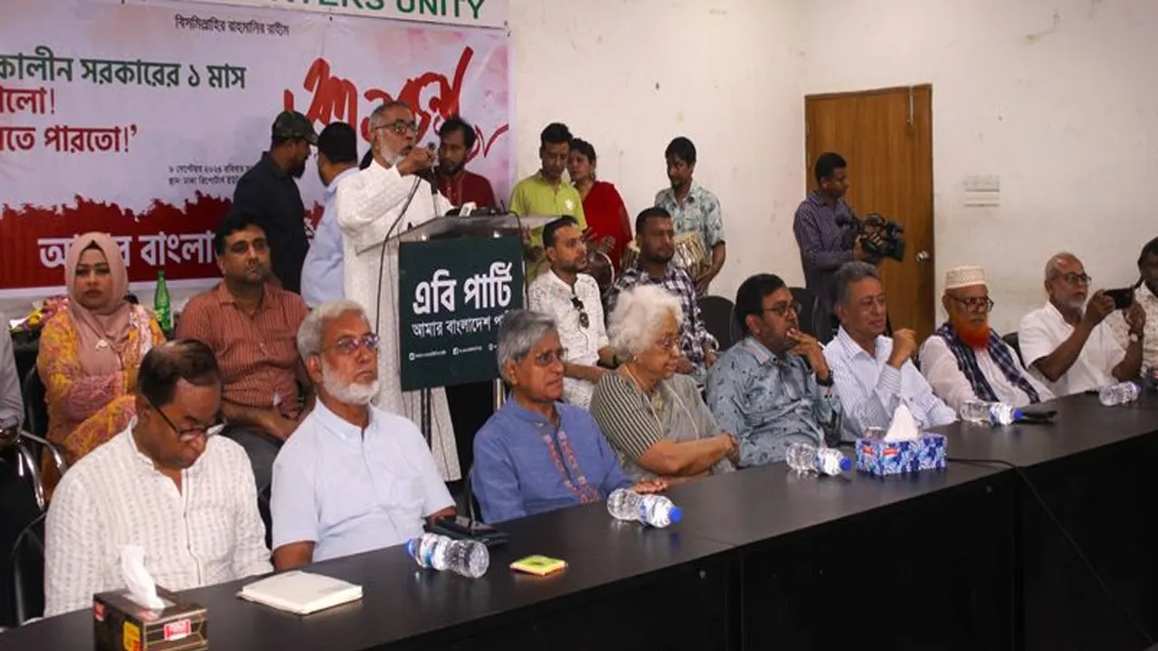 রিপোর্টার্স ইউনিটিতে আলোচনা সভায় বিভিন্ন দলের নেতারা। ছবি : কালবেলা