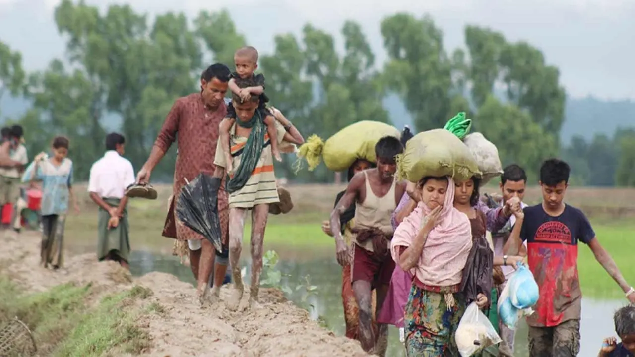 রোহিঙ্গাদের বাংলাদেশের প্রবেশের দৃশ্য। পুরোনো ছবি