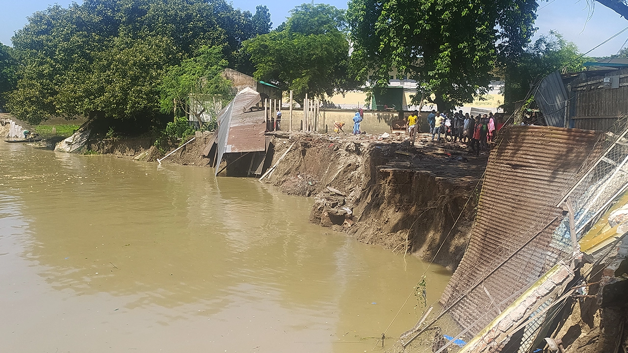 মেঘনার তীব্র ভাঙন। ছবি : কালবেলা