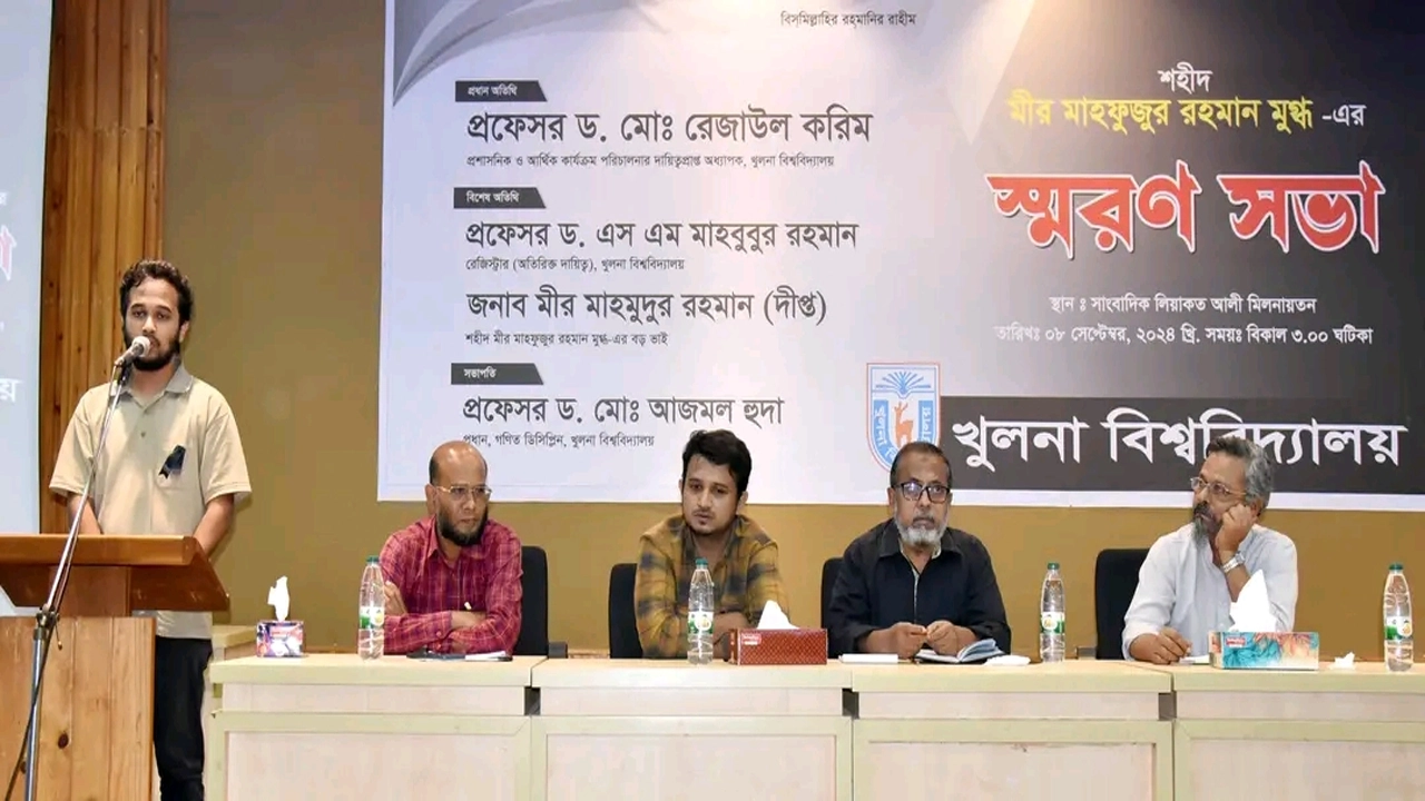 মুগ্ধর স্মরণসভায় বক্তব্য রাখেন তার জমজ ভাই মীর মাহবুবুর রহমান স্নিগ্ধ। ছবি : কালবেলা