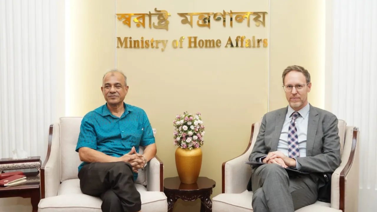 ইউএনডিপির আবাসিক প্রতিনিধির সঙ্গে বৈঠকে স্বরাষ্ট্র উপদেষ্টা। ছবি : সংগৃহীত