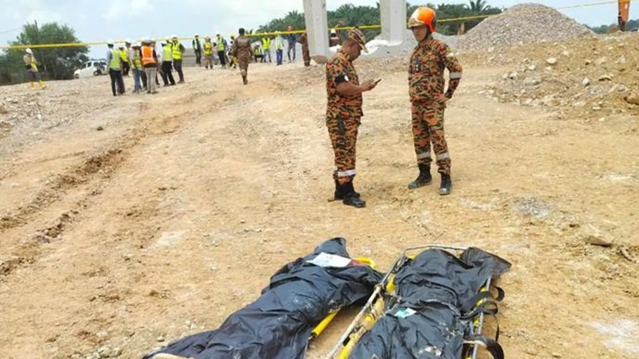 মালয়েশিয়ার আলম-সেলাঙ্গর রাজ্যে দেয়াল চাপা পড়ে দুই বাংলাদেশি শ্রমিক নিহত হয়েছেন।। ছবি : সংগৃহীত