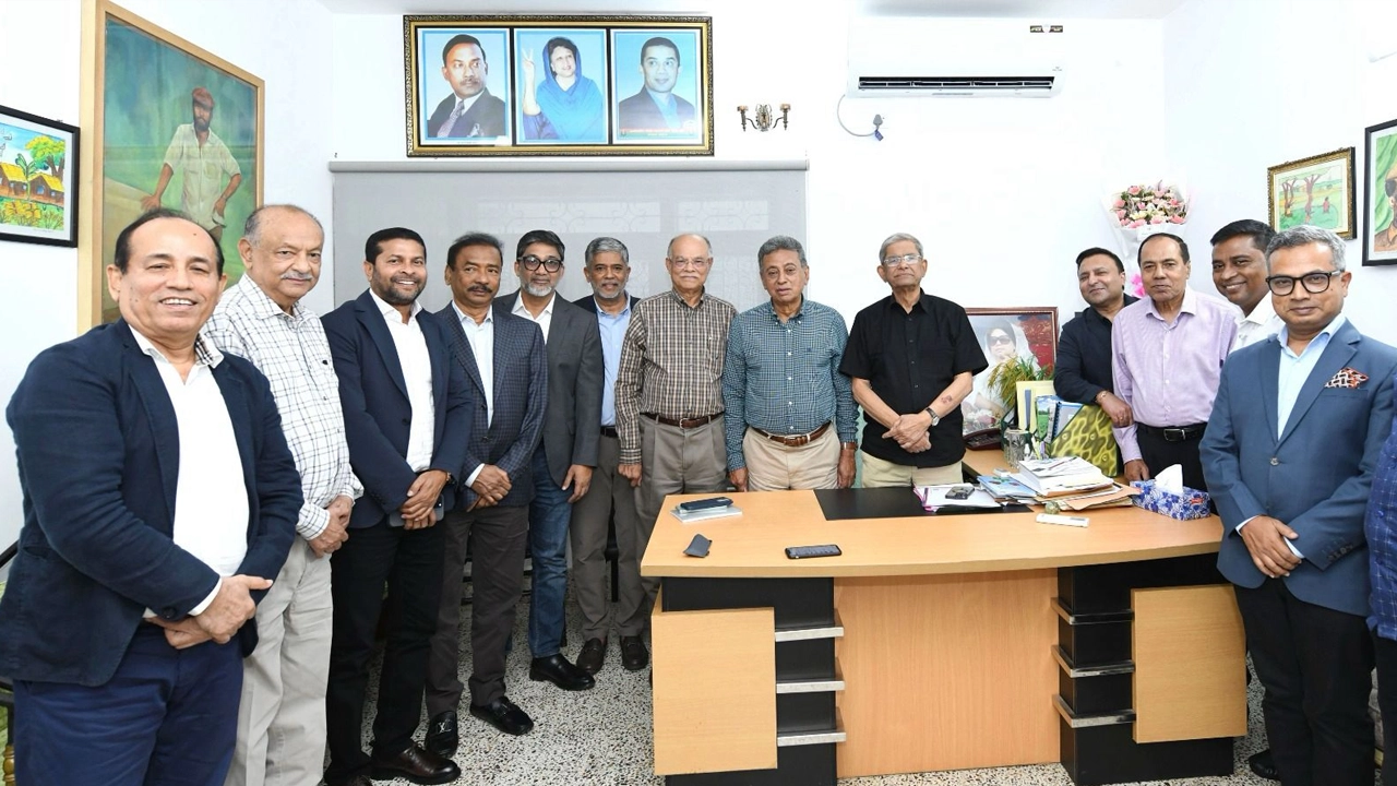 মির্জা ফখরুল ইসলাম আলমগীরের সঙ্গে বিজেএমইএর প্রতিনিধি দল। ছবি : সংগৃহীত