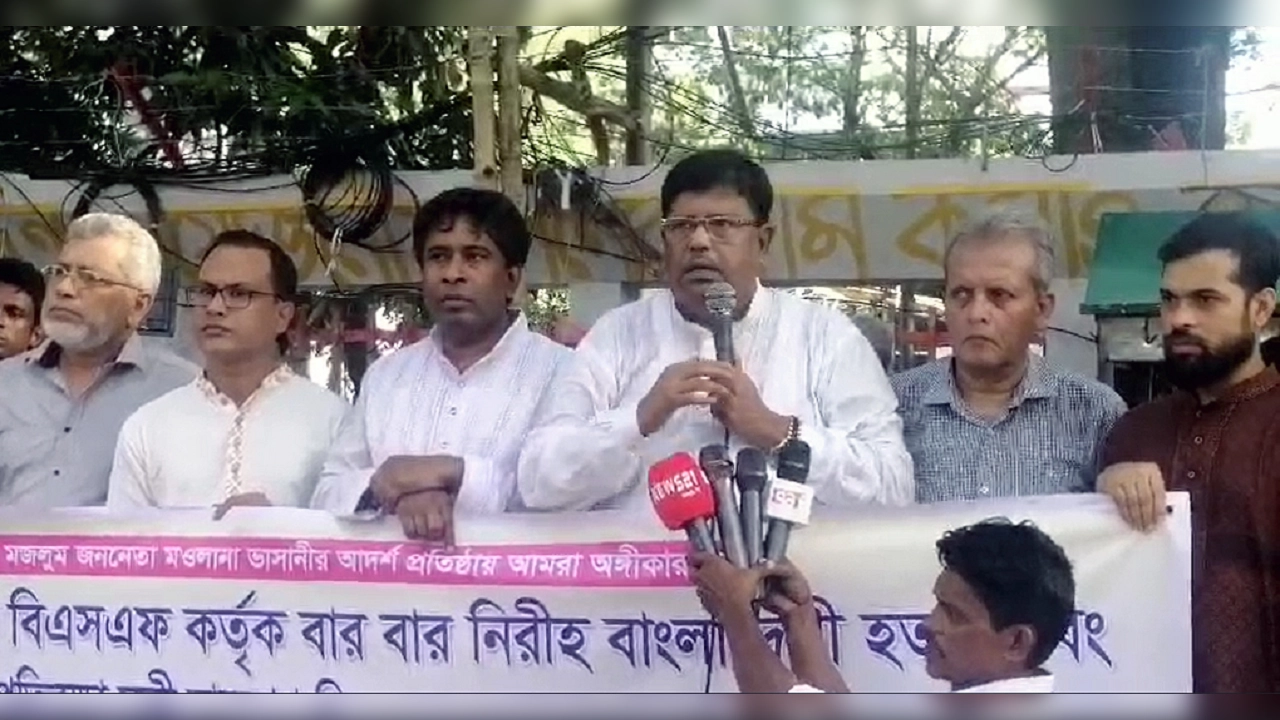 জাতীয় প্রেস ক্লাবের সামনে বিক্ষোভ মিছিলপূর্ব এক সংক্ষিপ্ত সমাবেশে কথা বলেন বীর মুক্তিযোদ্ধা শেখ রফিকুল ইসলাম বাবলু। ছবি : কালবেলা